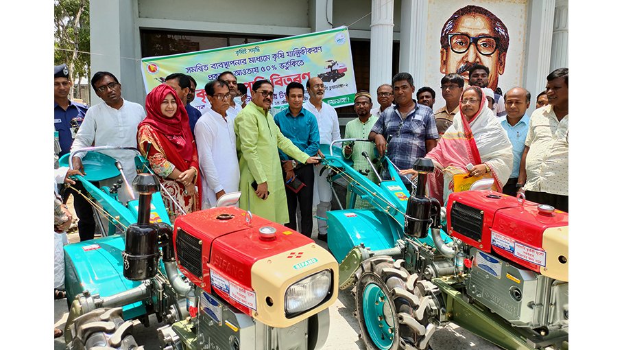 Free seeds, fertilisers distributed among 2100 farmers in Jibannagar