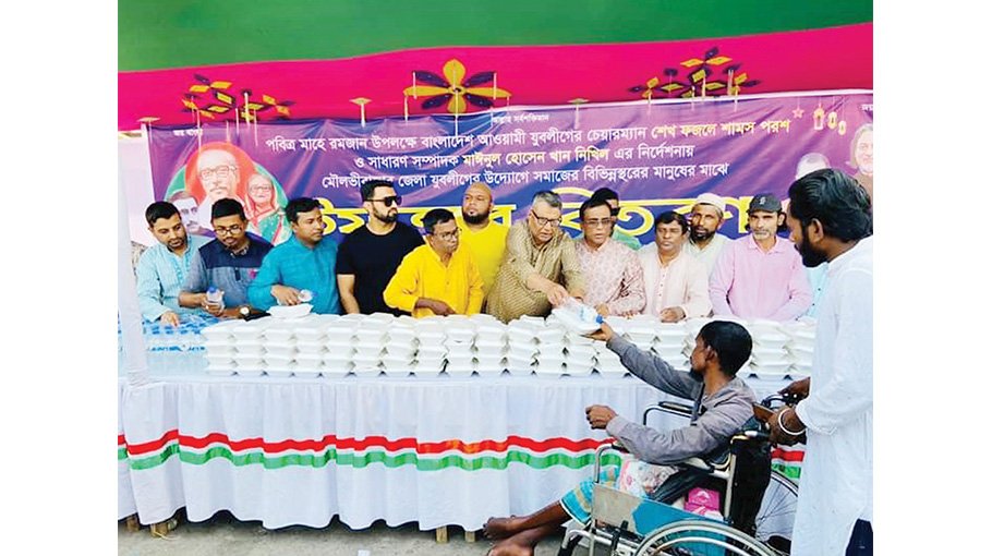 Jubo League distributes Iftar to pedestrians  in Moulvibazar