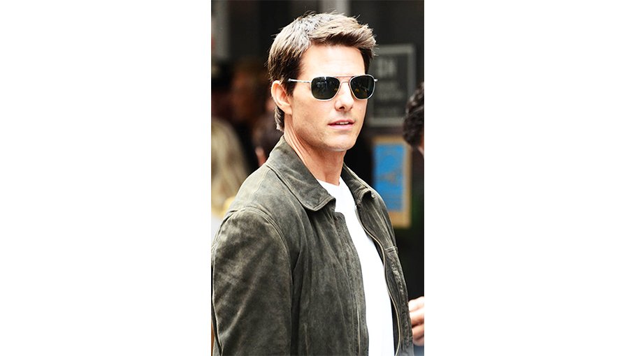 Cruise arrives at ‘Top Gun 2’ premiere via helicopter 
