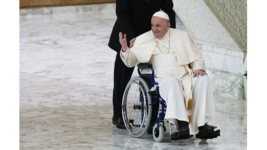 Pope, hobbled by knee problem, looks forward to S Sudan trip