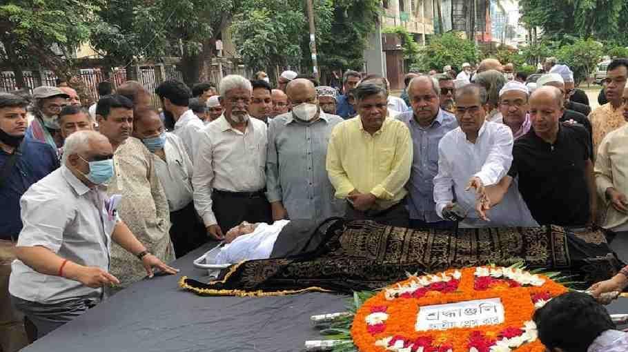 Media fraternity pays last tributes  to KG Mustofa