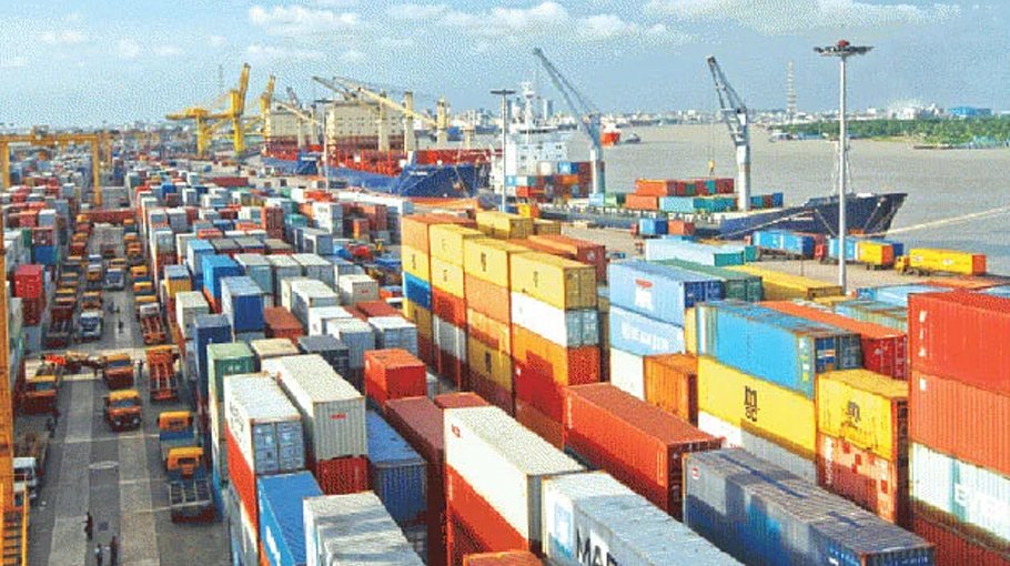 Slow unloading causes container  congestion at Ctg port 