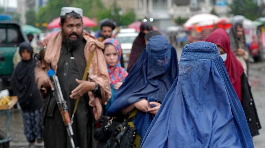 Taliban crackdown on women UN holds emergency meeting 