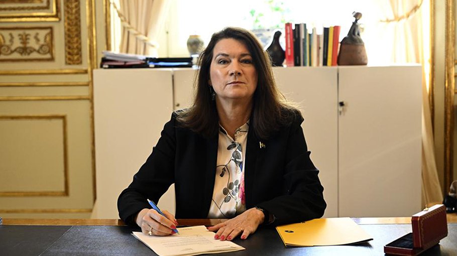 Sweden signs NATO request, Finns to formally endorse the move