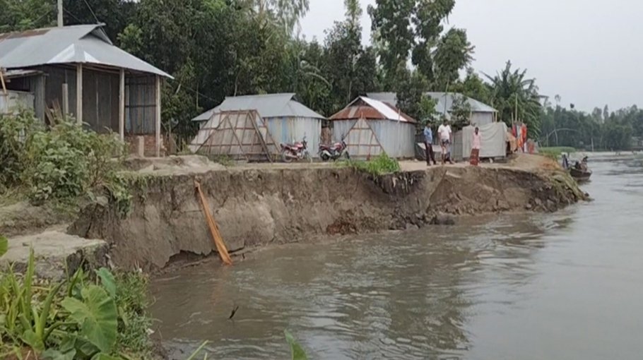 Water level rises in Teesta triggering erosion in Kurigram