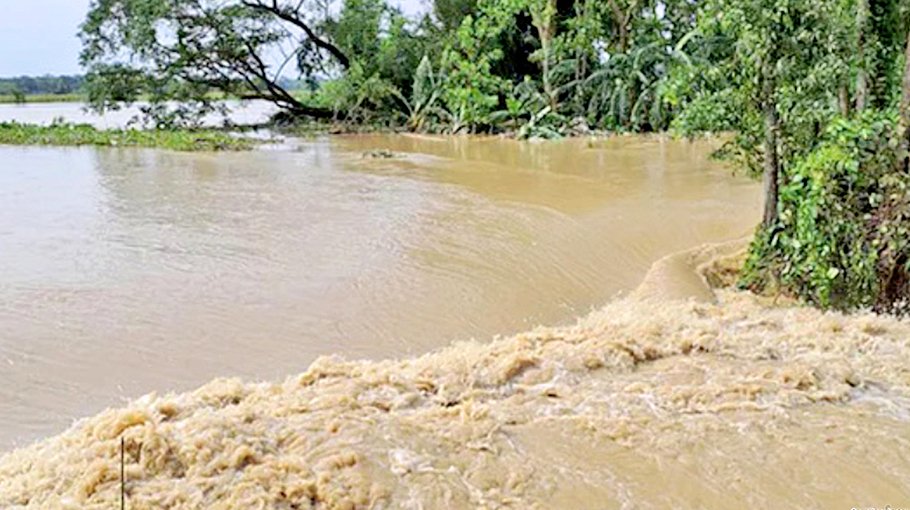 Downpour floods vast areas in Sylhet