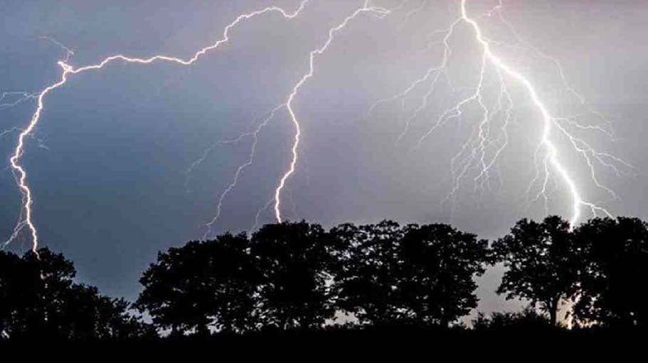 Lightning injures 3 in Ulipur