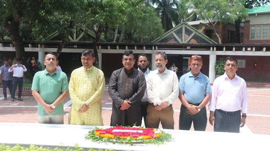 Sanowara Group of Companies MD pays homage  to Bangabandhu 