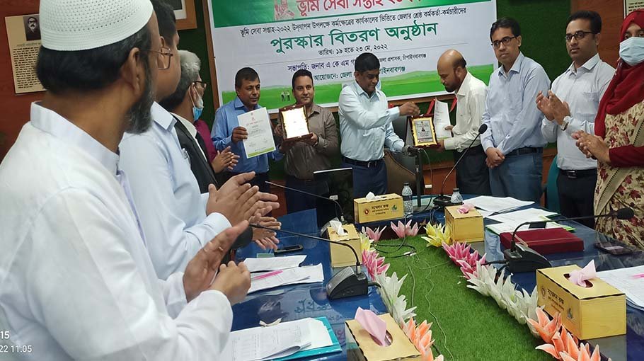 Best land service employees awarded in Chapainawabganj