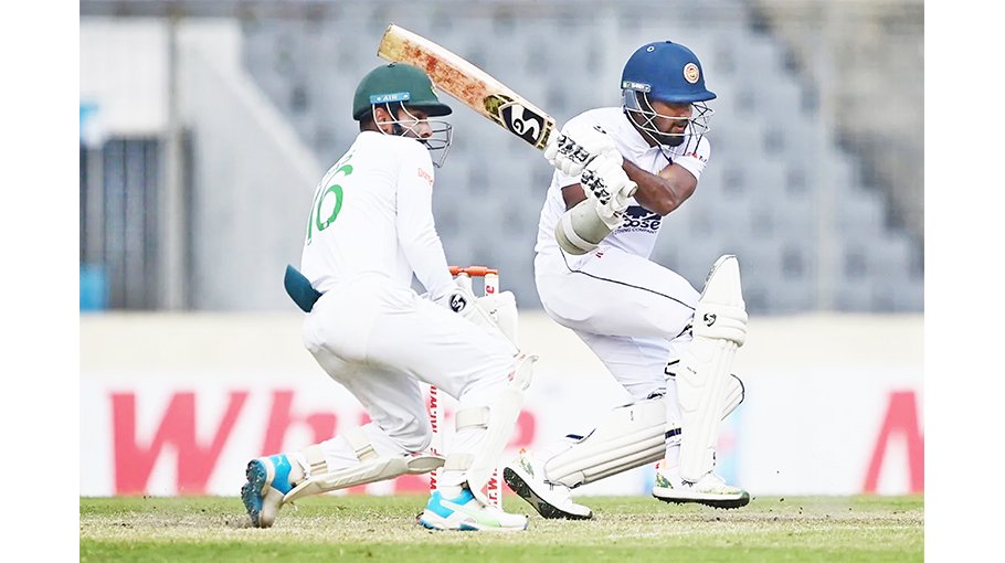 Karunaratne resistance  denies Tigers' control