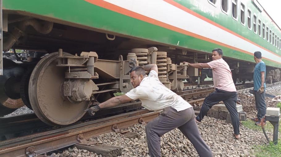 Train service resumes on Dhaka-Northern route