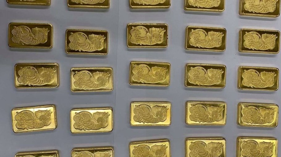 Man held with 28 gold bars in Ctg airport