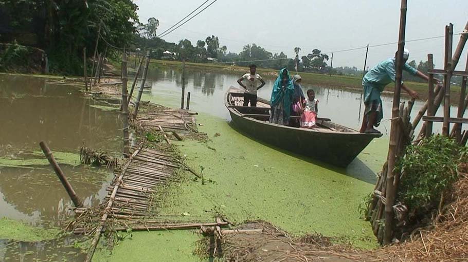 Locals suffering due to lack of bridge in Kurigram