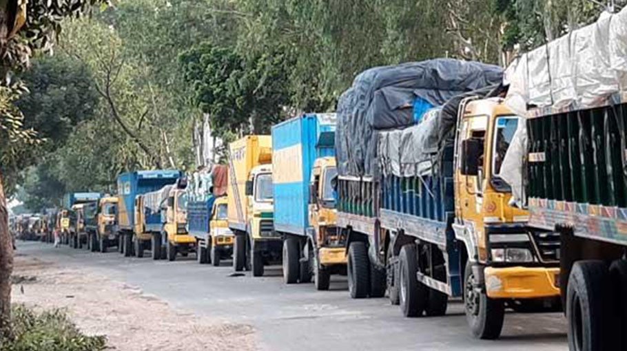 Ferry crisis creates jam on Kazirhat-Aricha route