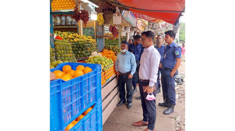 MCC conducts drive to clear footpath