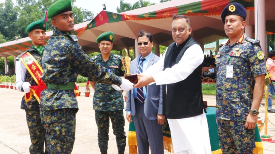 Basic concluding parade of newly recruited Battalion Ansar 6 held