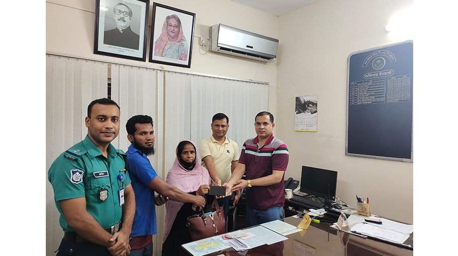 Passengers get back mobiles, goods after ‘Amar Gari Nirapad’ apps use