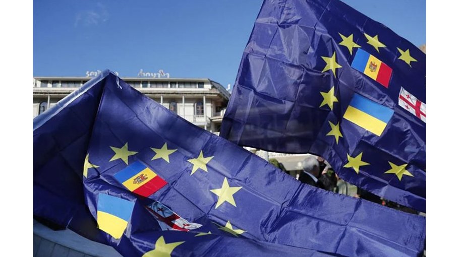 Ukraine, Moldova set to get initial EU nods on member path