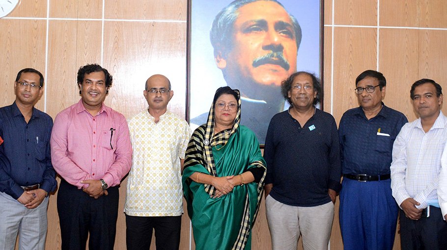 Renowned filmmaker Amirul Arham meets CU VC
