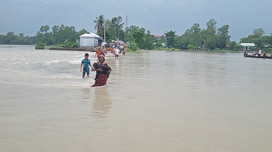 Flood situation unchanged in Jamalpur, water flowing over danger level