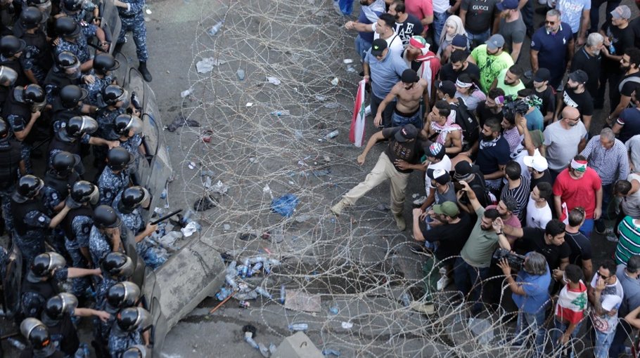 A world apart, Lebanon and Sri Lanka share economic collapse