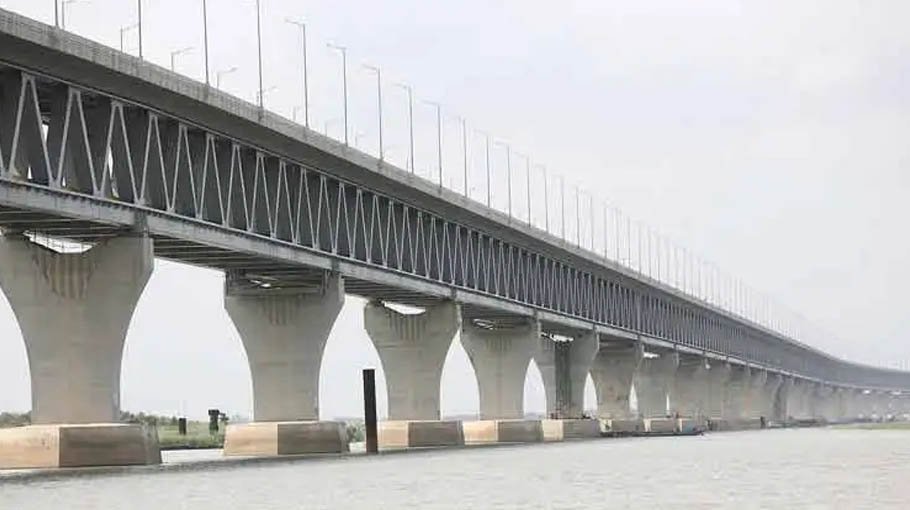 Thousands of jubilant travellers rejoice crossing Padma Bridge