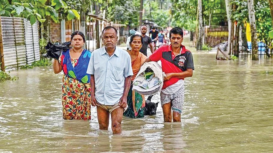 Flood-hit Indian states brace themselves for more  monsoon rain, 532 killed