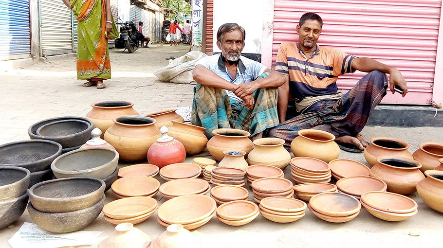 Pottery on the verge of extinction in Naogaon