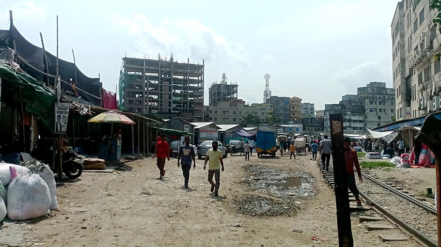 Illegal shops on railway land in Narayanganj