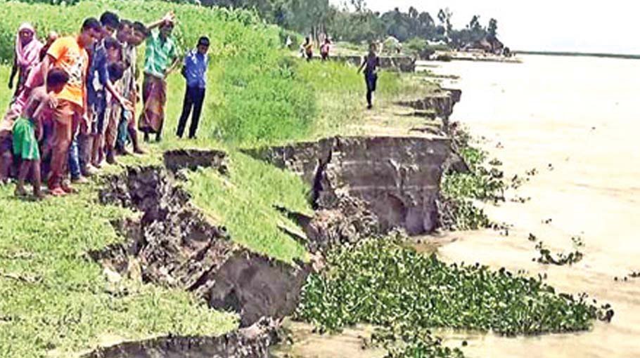Meghna devours 25 houses in Nabinagar