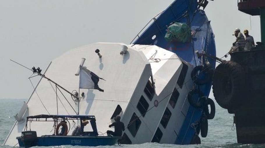 4th crew member rescued after ship sinks south of HK