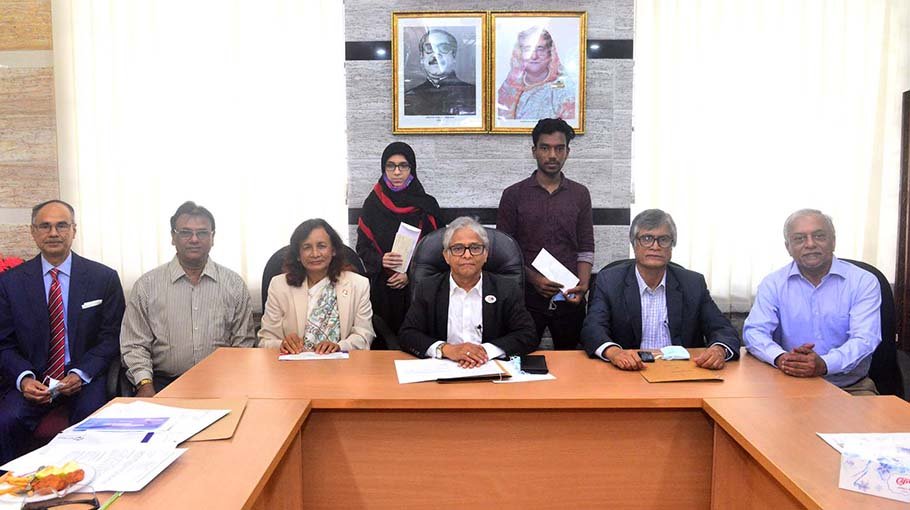 2 students awarded DU Economics 1976 Memorial Trust Scholarship 