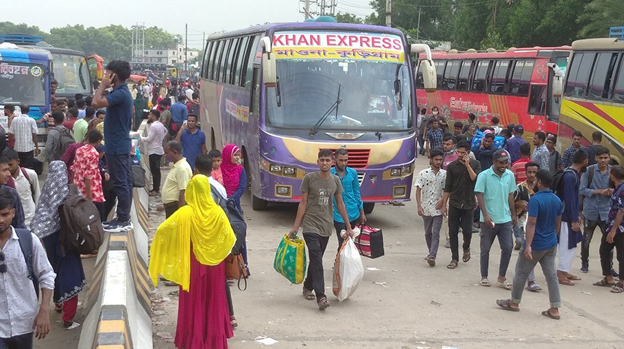 Dhaka-Tangail highway overflows with Eid holidaymakers