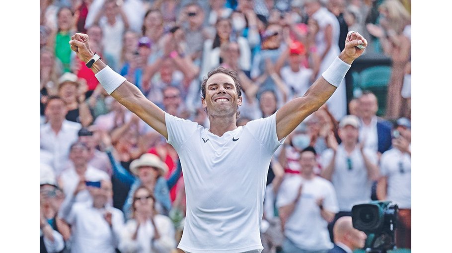 Nadal defies  injury to book  Wimbledon semi-final berth