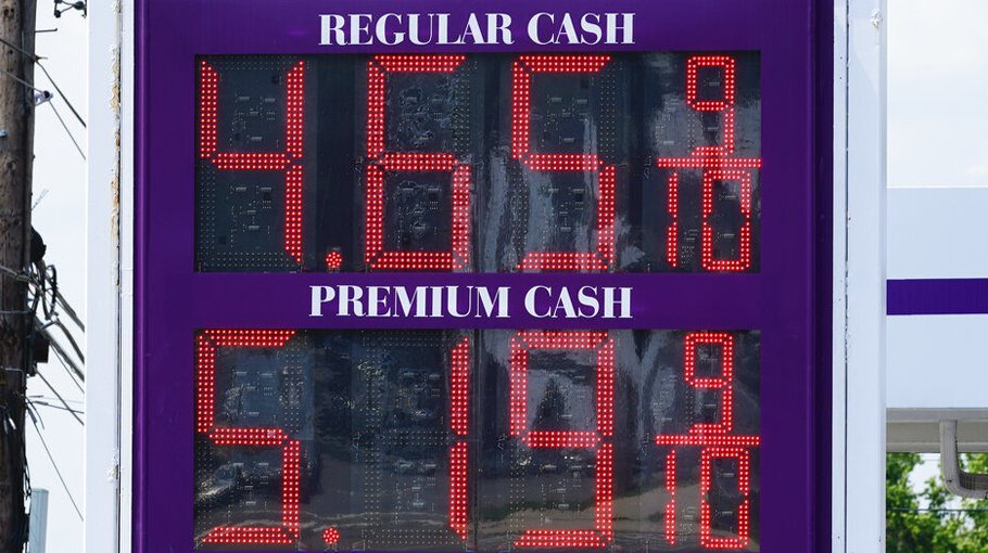 Surging gas prices likely  to drive US inflation to 40-year high