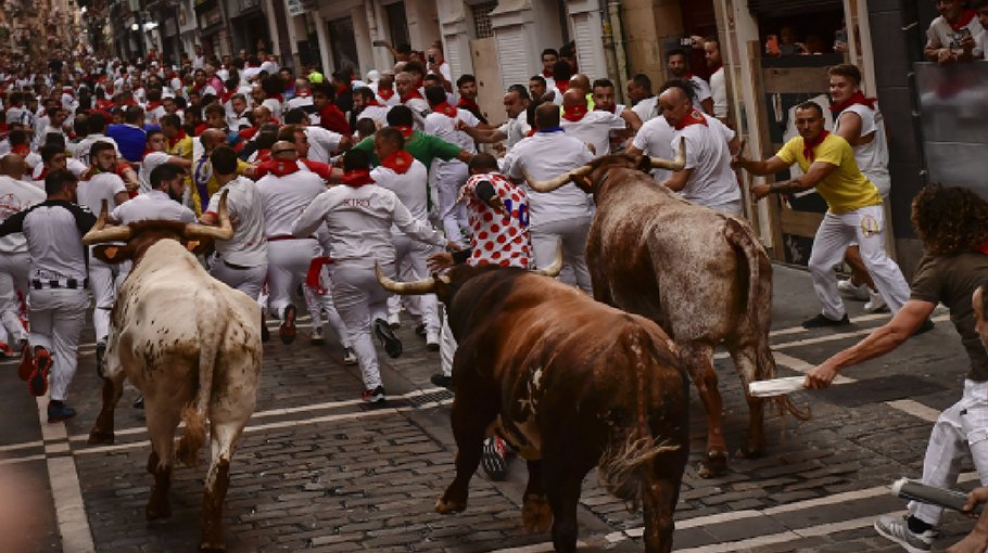 Spain’s running of the bulls ends with swift race, 2 hurt