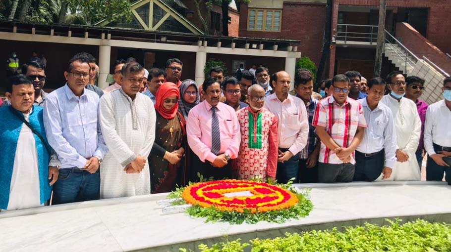 BSMMU VC pays tribute to Bangabandhu