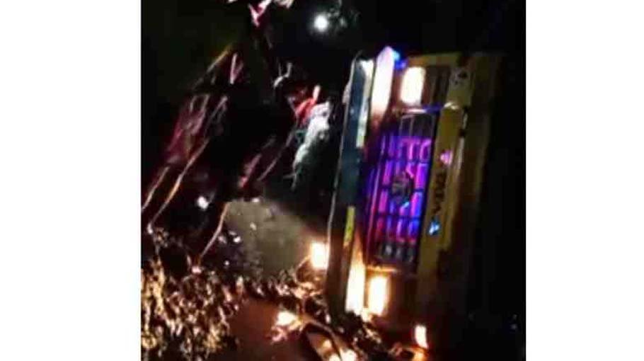 Worker killed in Kurigram road crash