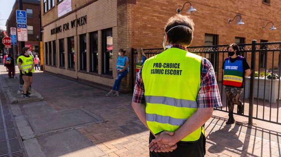Minnesota abortion clinic braces for tide of out-of-staters