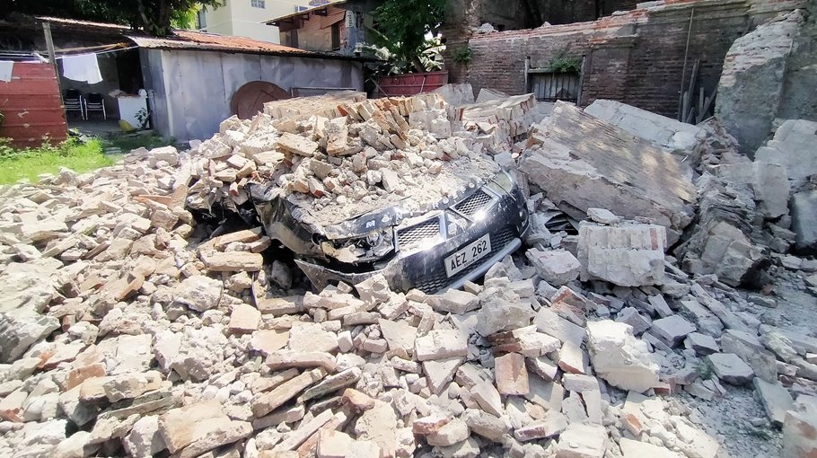 Powerful earthquake hits northern Philippines