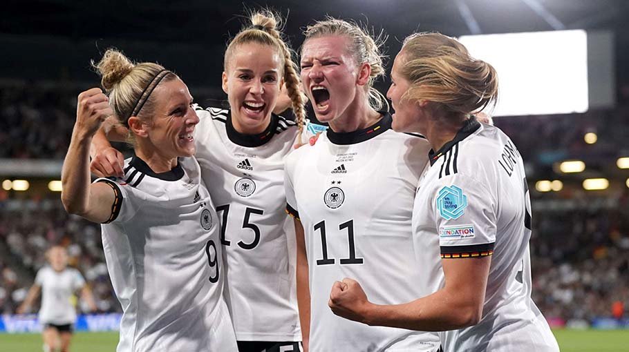 Popp double sends Germany into Euro final