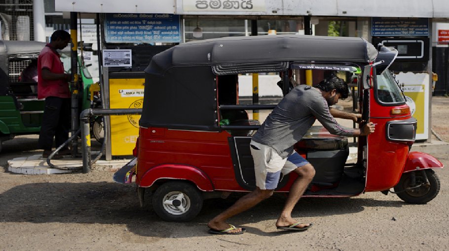 Sri Lankans bide time as leaders seek fix for economic woes