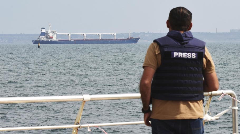 Bad weather in Black Sea slows 1st Ukrainian grain shipment