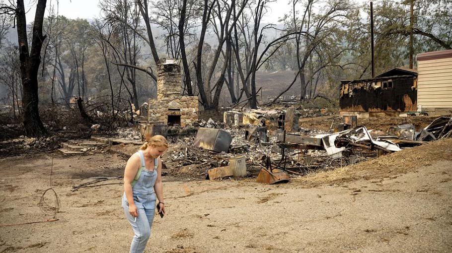 Deadly California wildfire wipes out scenic river town