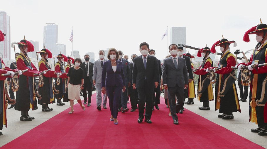 After Taiwan, Pelosi meets political leaders in South Korea
