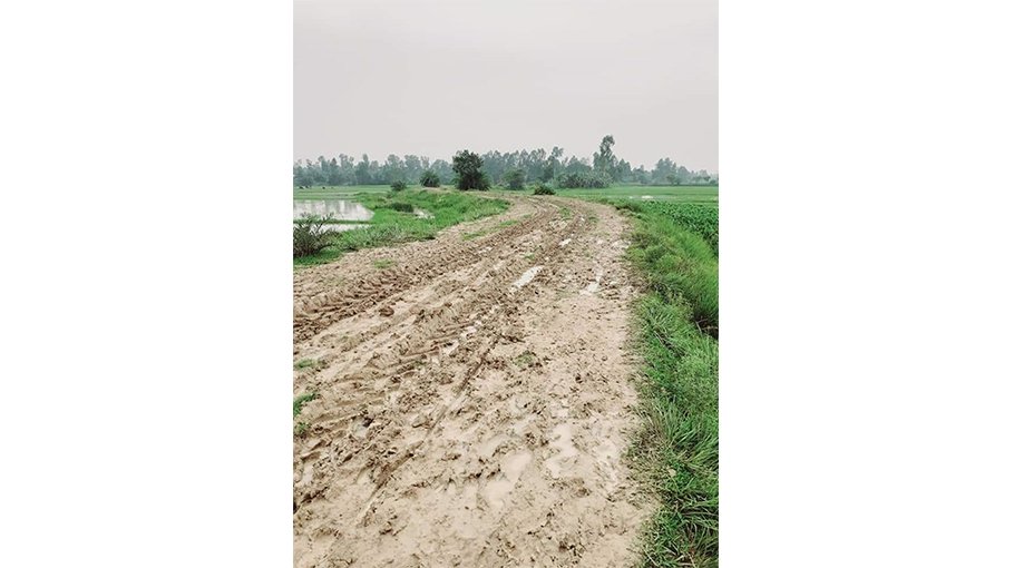 Three kilometres of regional road in Tarash remains unpaved