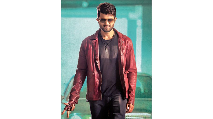 Vijay bombarded with Bollywood offers