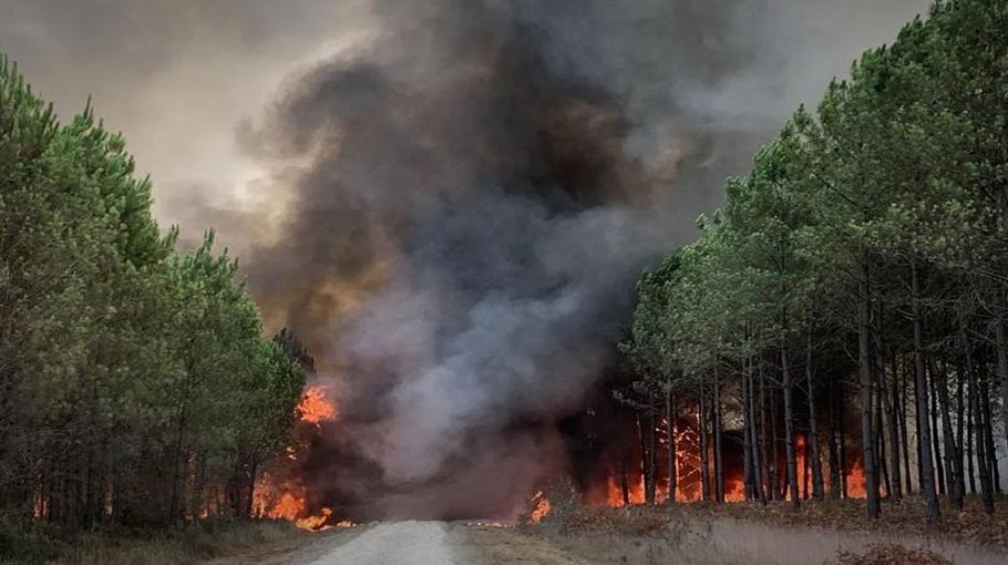 Wildfires rage in south-western France amid new heatwave