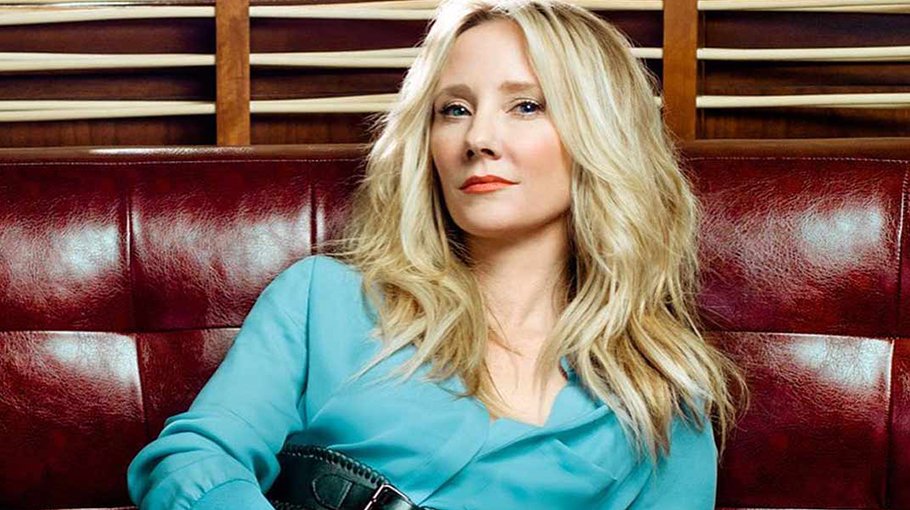 Anne Heche passes away after car crash