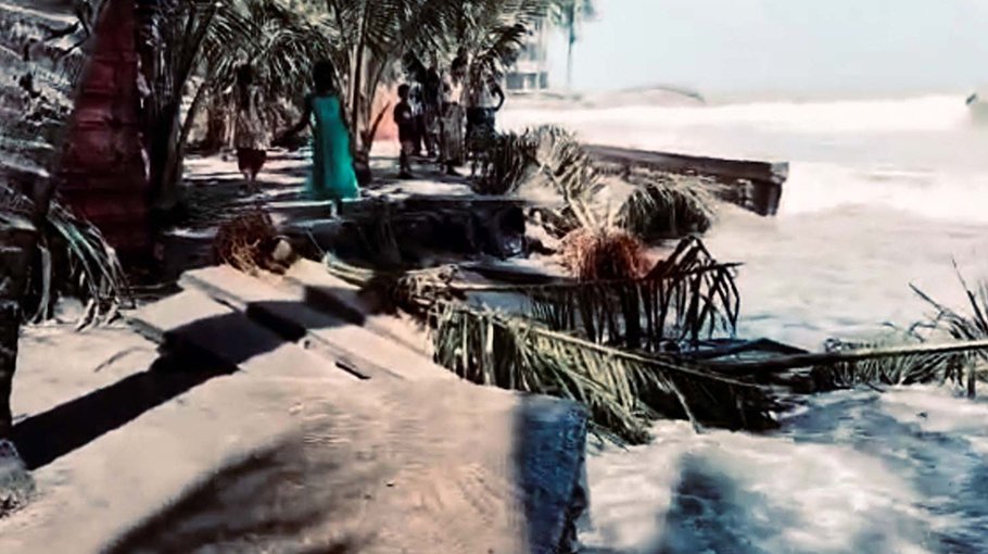 Residences of St. Martin’s Island face erosion risk